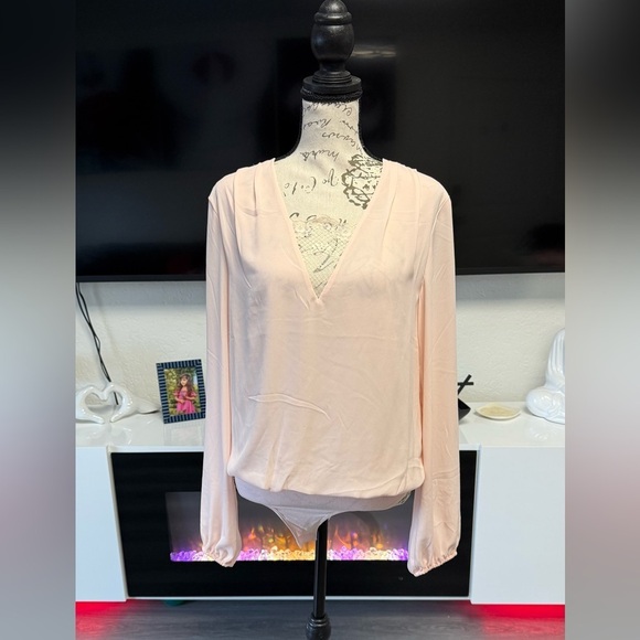 Guess Lace V-Neck Long Sleeve Peach Bodysuit - Picture 1 of 11